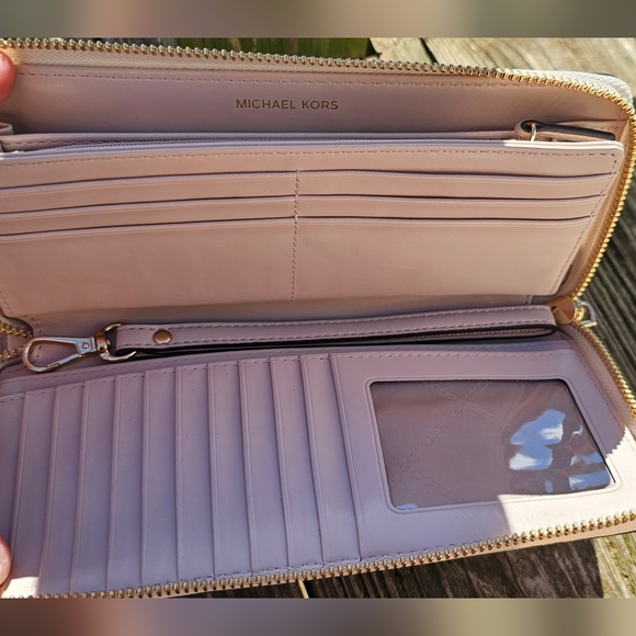 Nwot Michael Kors Jet Set Travel Continental in Vanilla Multi - Picture 7 of 7